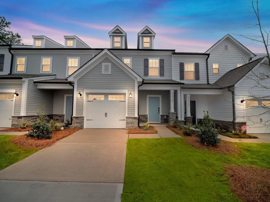 Gorgeous New Townhome/charlotte! Ferienhaus Charlotte