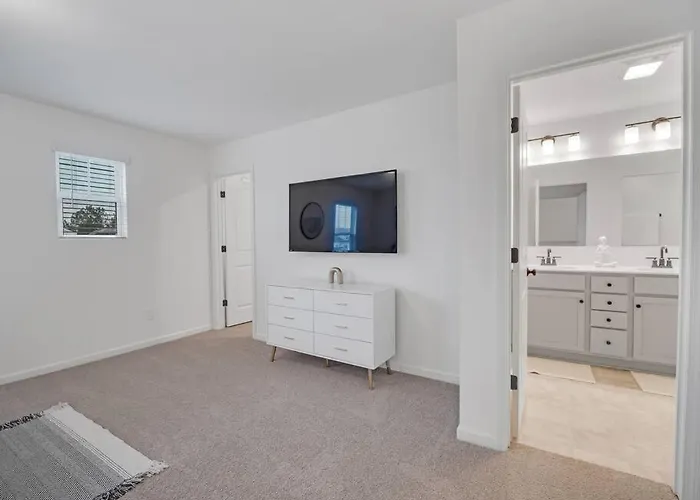 Gorgeous New Townhome/Charlotte!