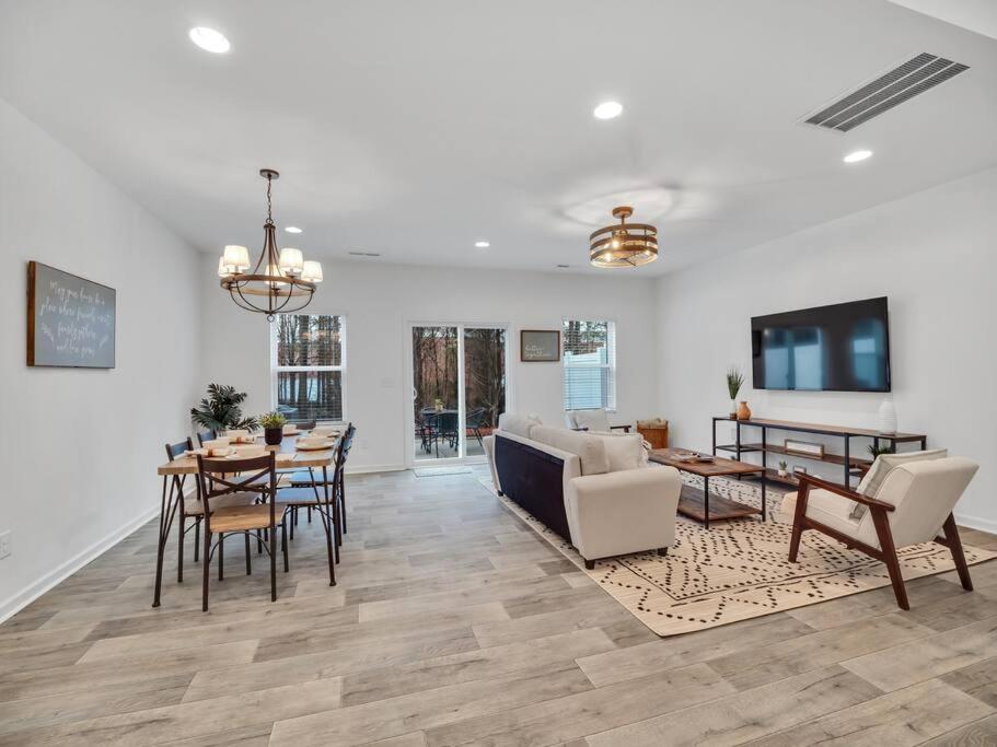Gorgeous New Townhome/charlotte! Hébergement de vacances Charlotte